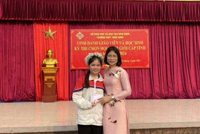 Cô giáo Vũ Thị Thanh Nga – một tấm gương điển hình trong phong trào thi đua của trường THPT Trực Ninh